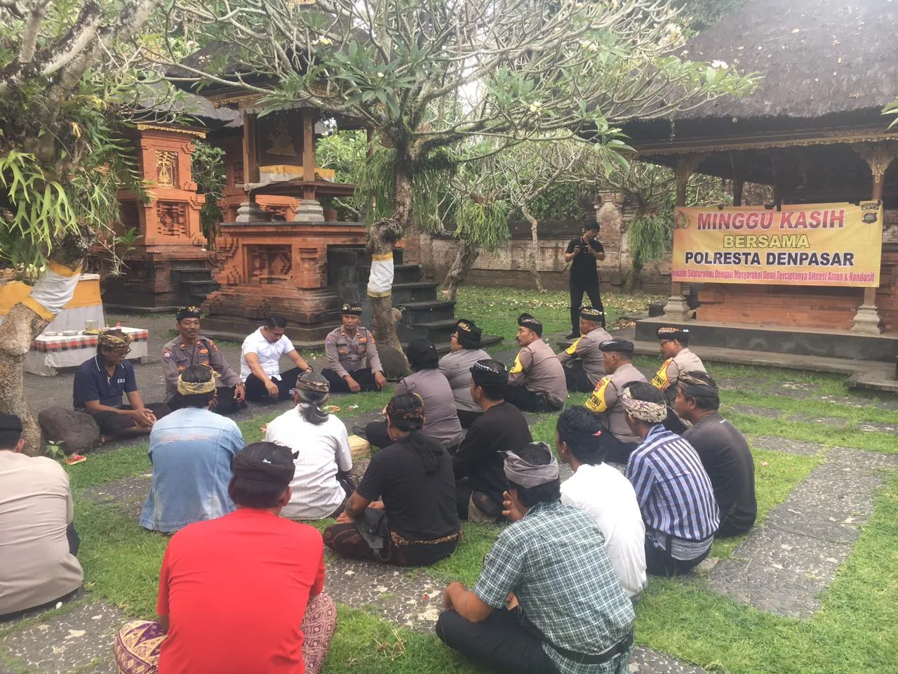 Minggu Kasih Polresta Denpasar di Pura Luhur Dalem Muter Jagat, Kesiman: Sinergi Polisi dan Masyarak