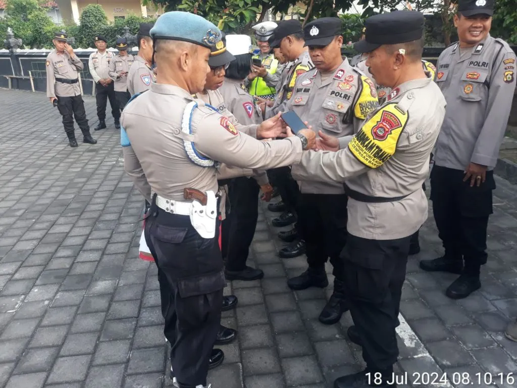 Antisipasi Terpapar Judi Online, Provos Polsek Denbar Gelar Gaktibplin Periksa Handphone Personil