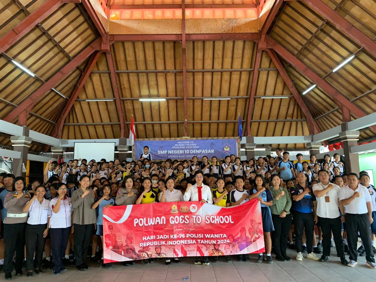 Berikan Edukasi Polwan Goes to School di SMP Negeri 10 Denpasar jelang Hari Jadi Polwan ke-76