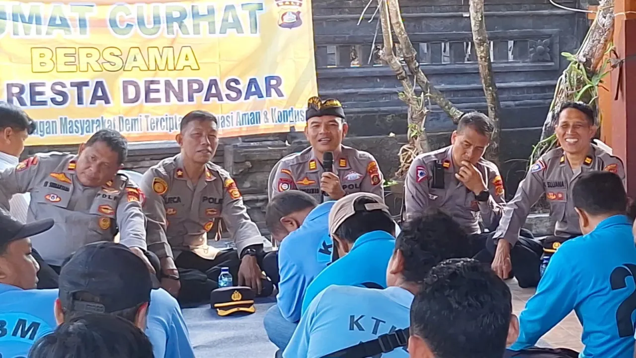 Polresta Denpasar Laksanakan Kegiatan Jumat Curhat di Pelabuhan Benoa Sampaikan Pesan Kamtibmas