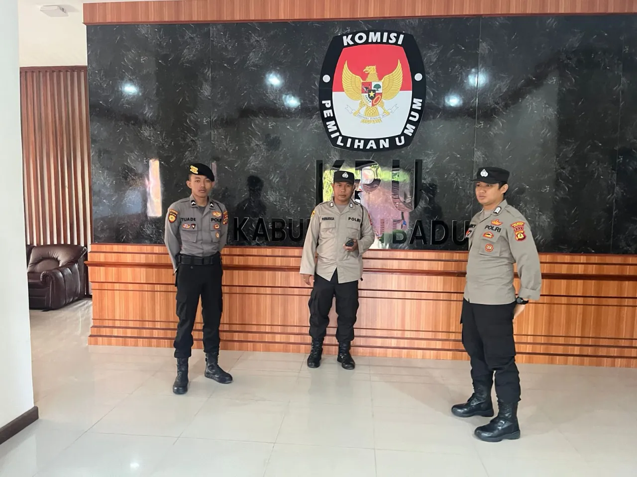 Pengamanan Kantor KPU dan Bawaslu Badung dalam Tahap Penelitian Persyaratan, Penetapan, dan Pengundi