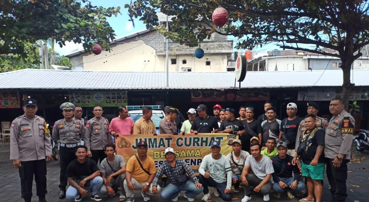 Pengamanan Kegiatan Jumat Curhat Polresta Denpasar dengan Paguyuban Motor Taxi Legian Konvensional