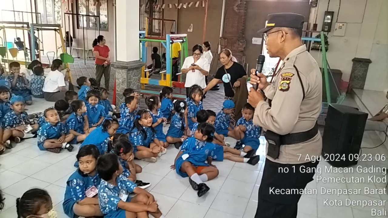 Kanit Binmas Polsek Denbar Laksanakan Program Polisi Sahabat Anak Disekolah TK