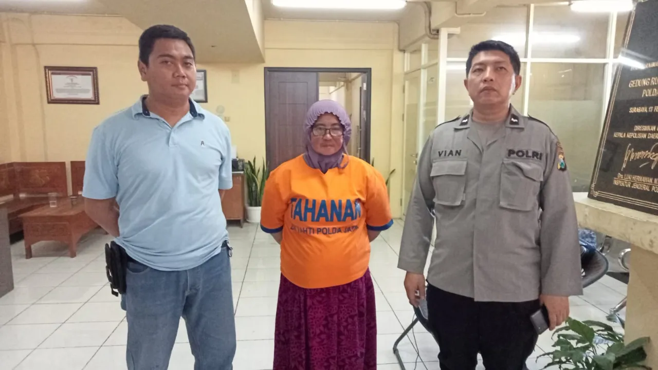 Polsek Kenjeran Amankan Emak-Emak Ngutil Perhiasan Di Toko Emas