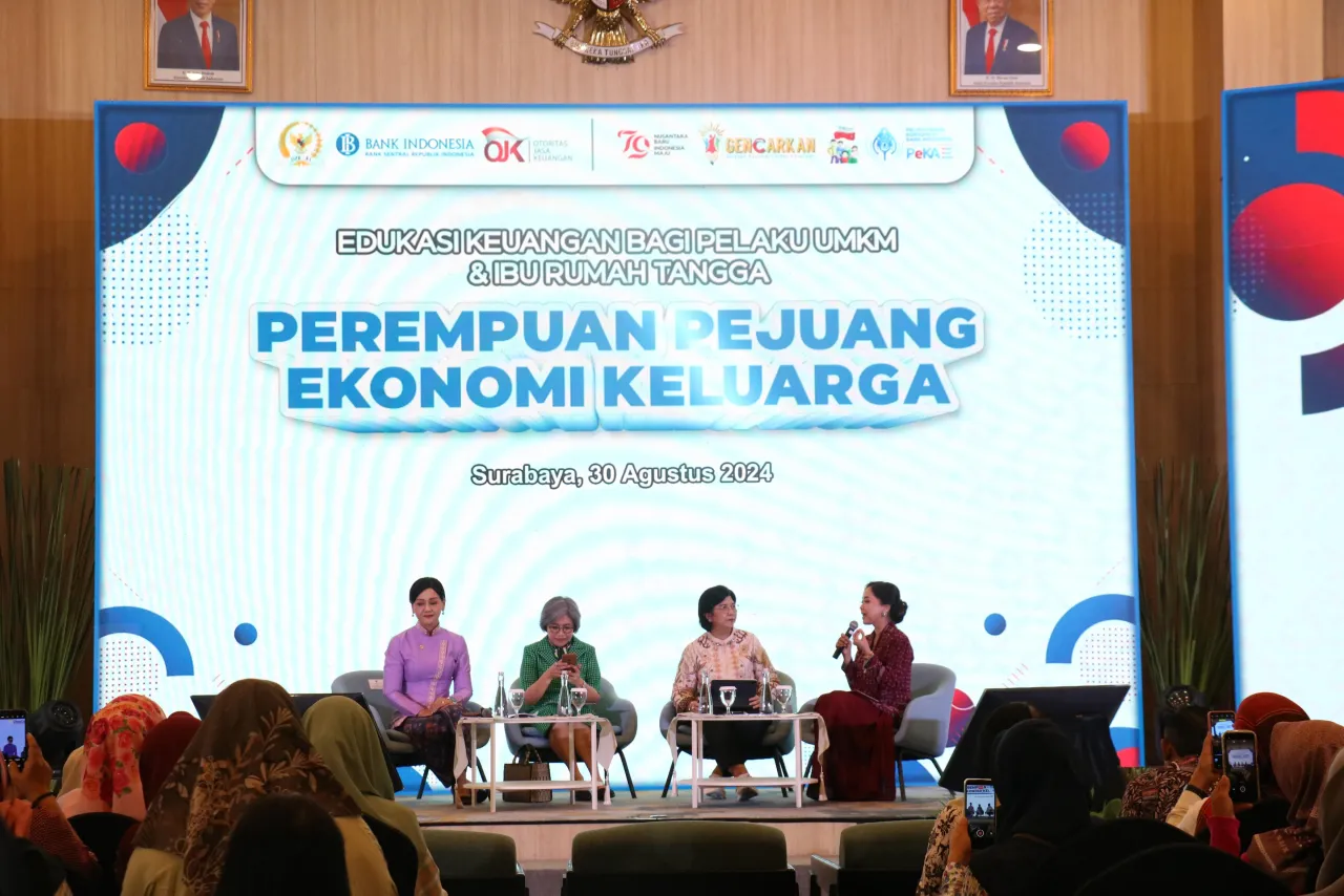 Edukasi Keuangan Bagi Pelaku UMKM dan Ibu Rumah Tangga di Surabaya