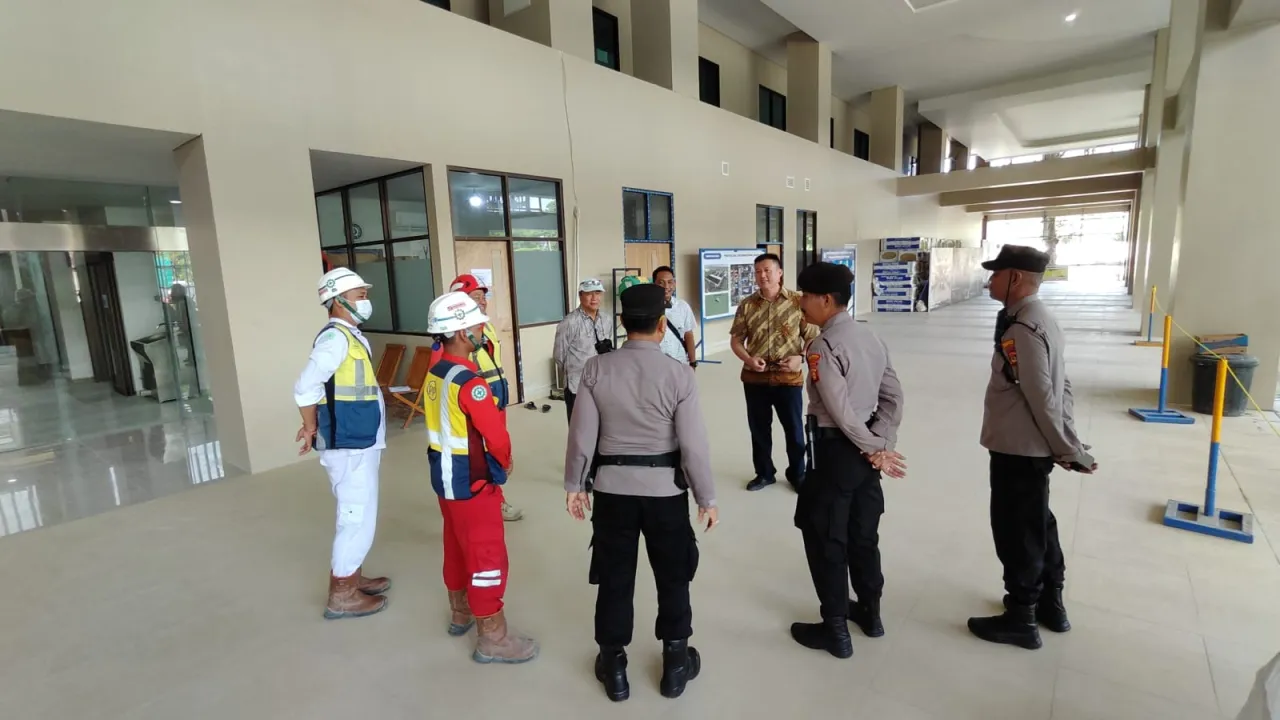 Jumat Curhat Polsek Densel Ajak Seluruh Karyawan PT. PP Mengutamakan Keselamatan Dalam Bekerja