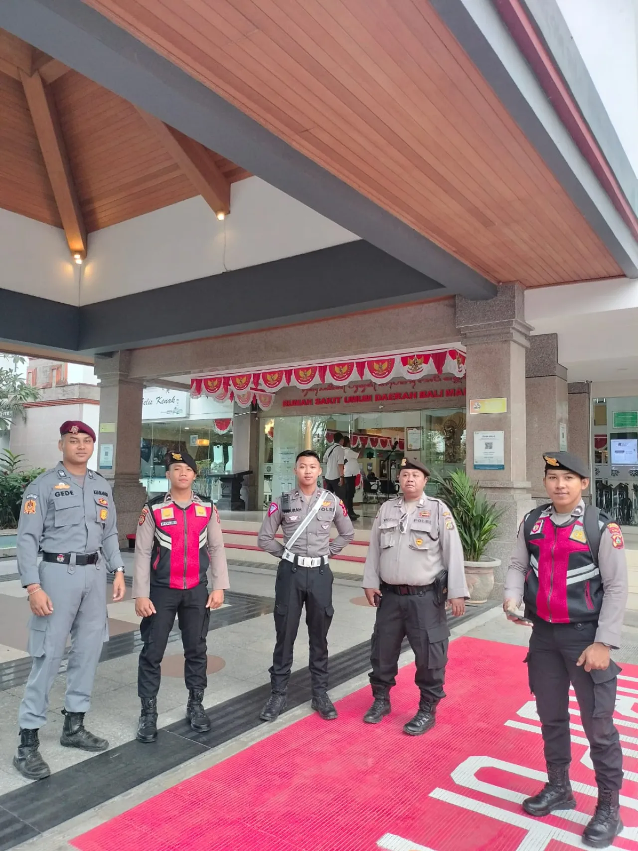 Polresta Denpasar Pengamanan Pemeriksaan Kesehatan Bakal Calon Kepala Daerah di RSUD Bali Mandara