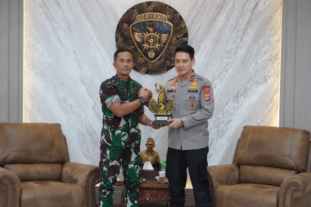 Jalin Silaturahmi, Kapolda Bali Kunjungi Pangdam IX/Udy