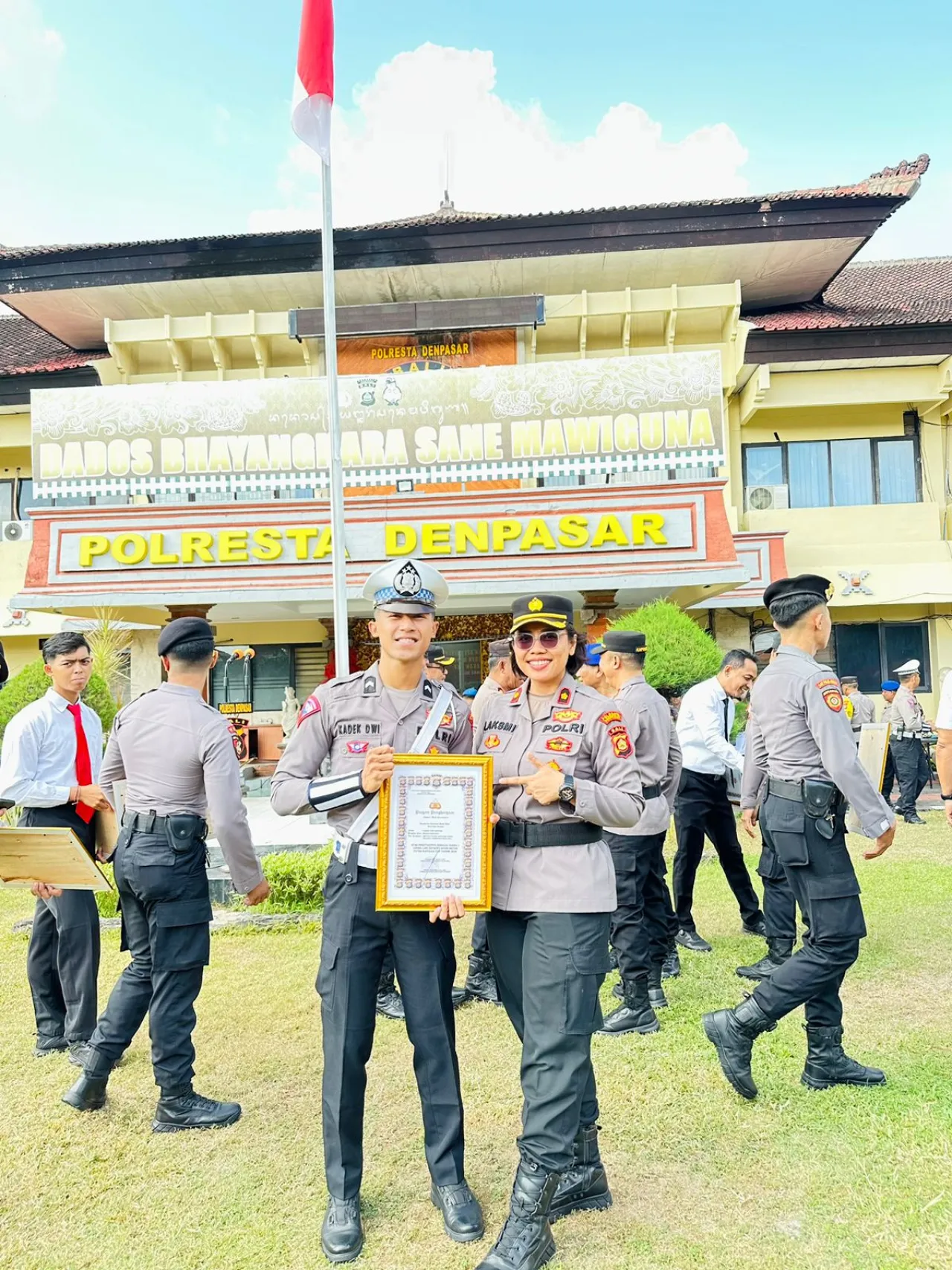 Dua Baja Polsek Denpasar Barat Raih Penghargaan Kapolda Bali