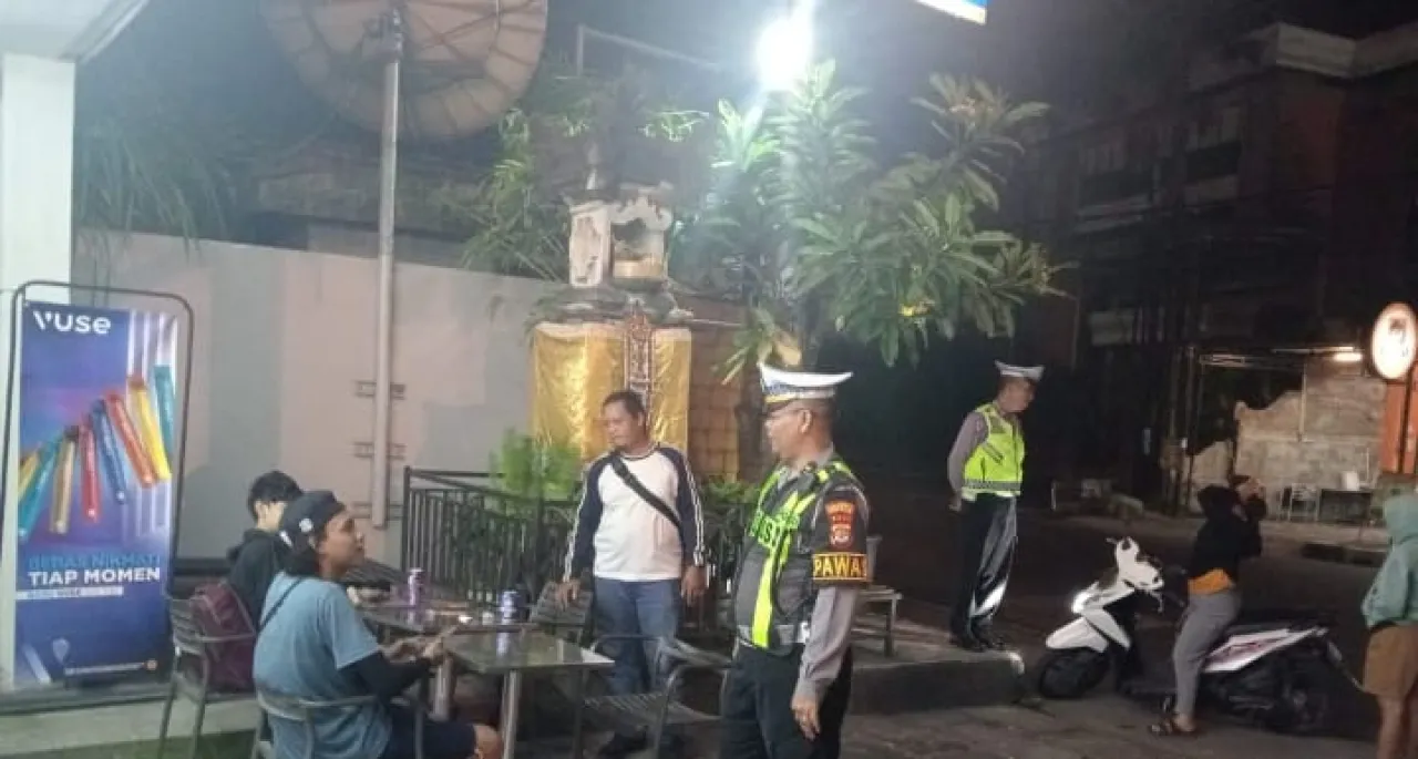 Laksanakan Blue Light Patrol hingga dini hari: Polsek Dentim Tingkatkan Keamanan Jelang Pilkada 2024