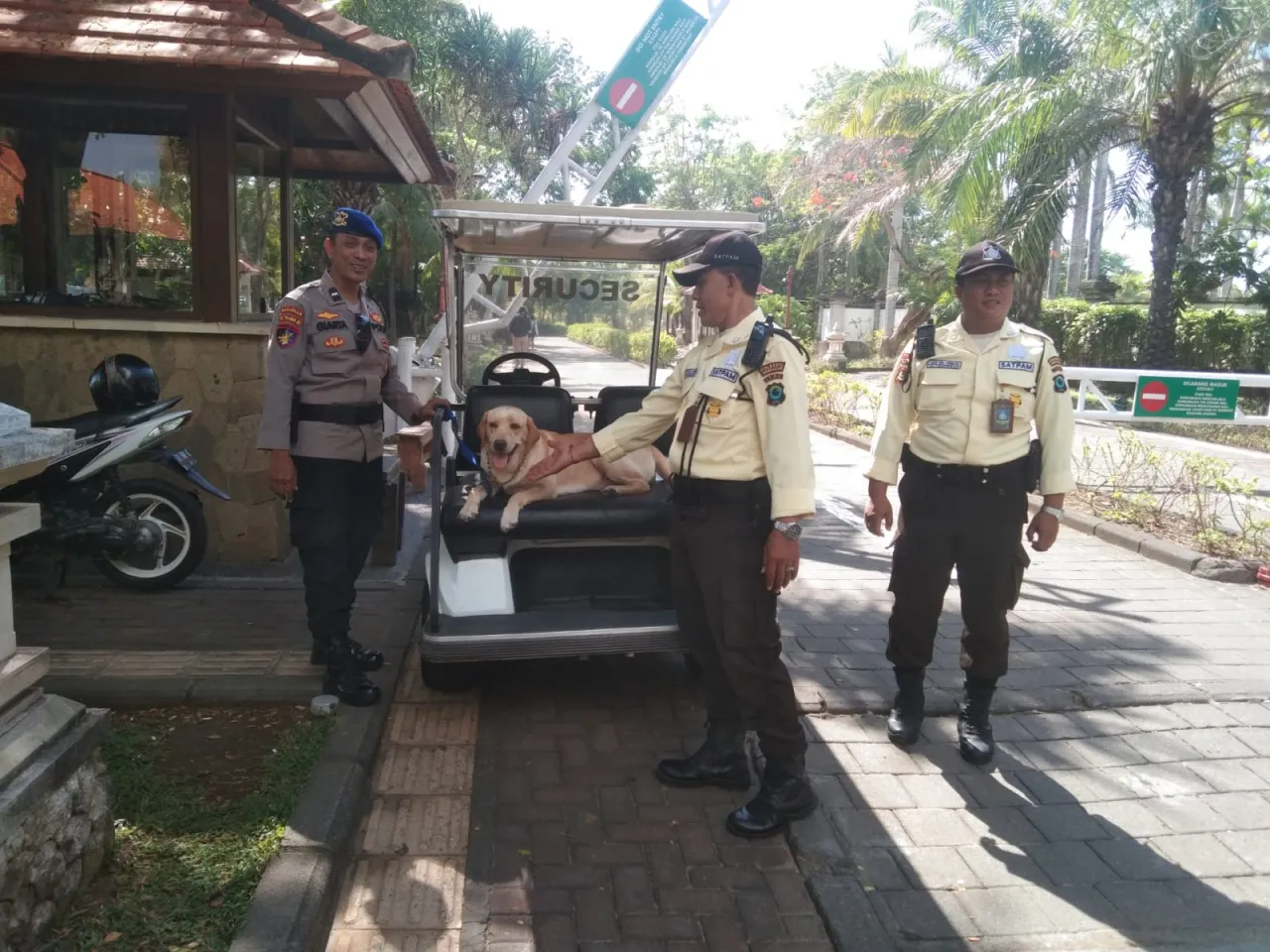Satpolairud Polresta Denpasar Gelar Patroli Di Pintu Masuk Pantai Nusa Dua Jaga Keamanan Jelang Pilk