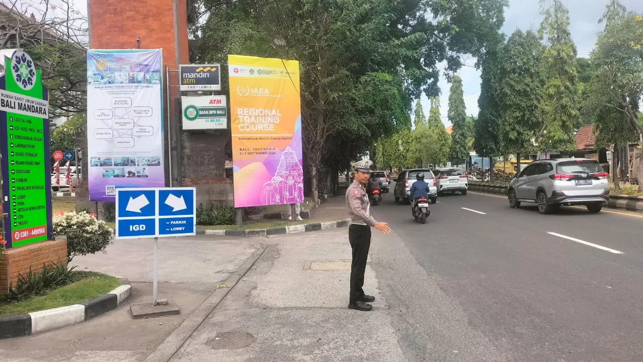 Satgas Kamseltibcarlantas Kota Denpasar dalam Operasi Mantap Praja 2024 Pengamanan RS Bali Mandara