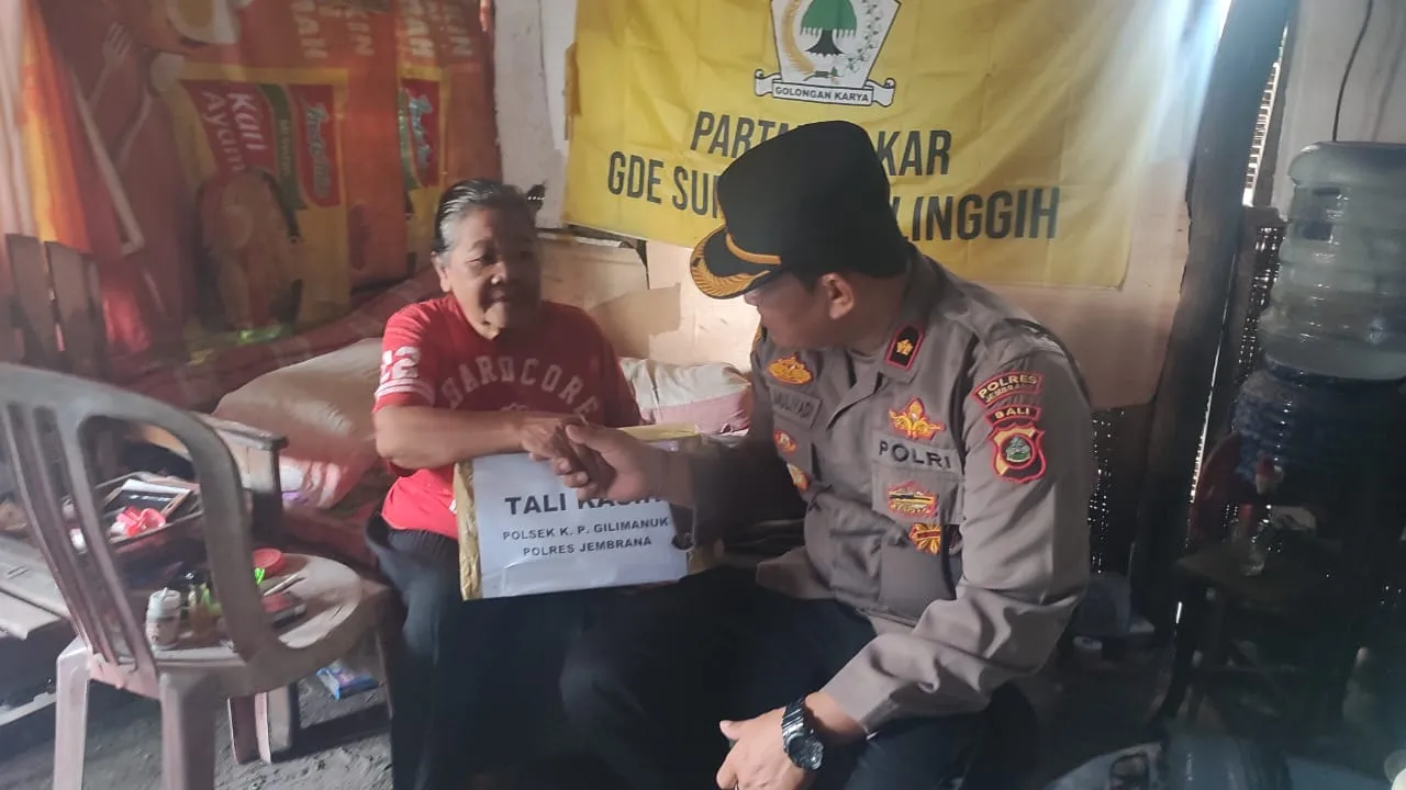 Wujudkan Kepedulian Terhadap Lansia Kurang Mampu, Kapolsek Gilimanuk Berikan Tali Kasih di
