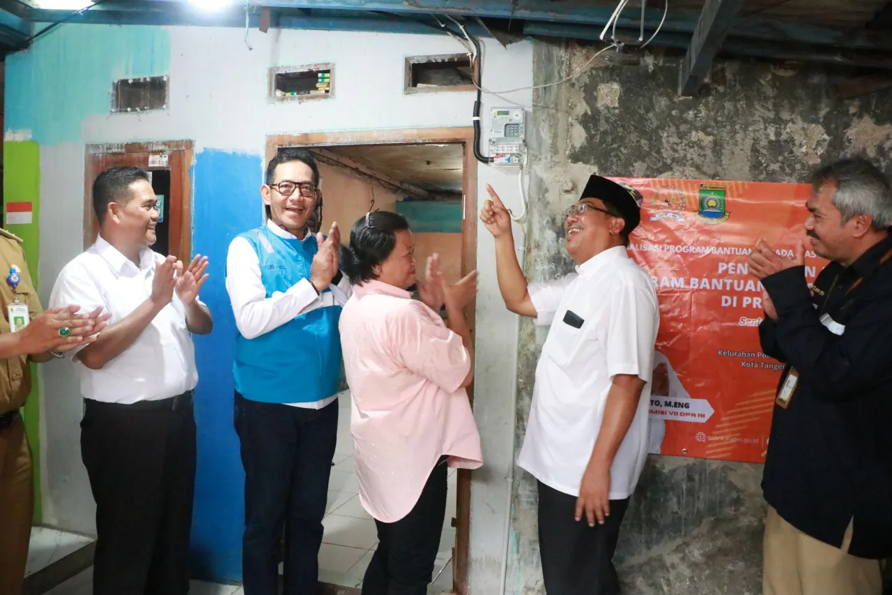 PLN Bersama Pemerintah Salurkan Bantuan Pasang Baru Listrik di Tangerang