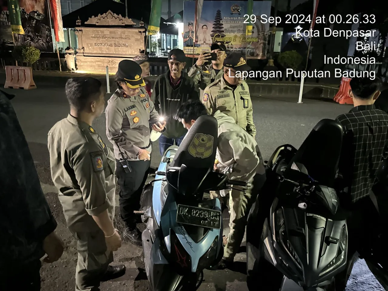 Cegah Kerawanan Malam Minggu Gabungan Patroli Polsek Denpasar Barat Sisir Lapangan Puputan Badung