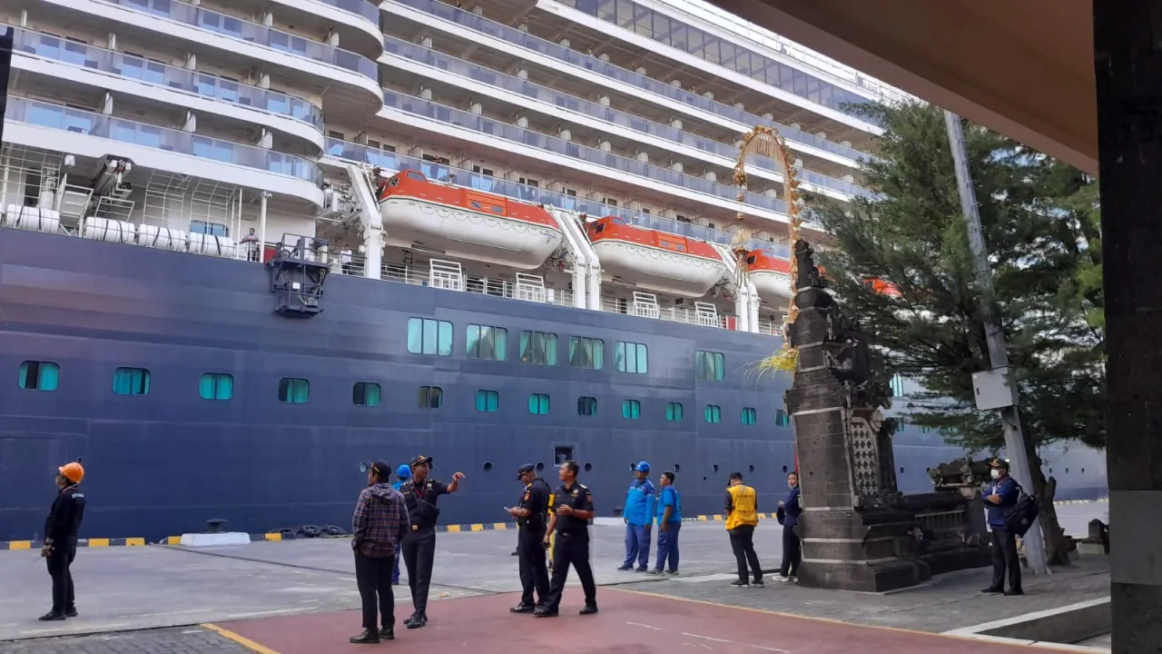Ribuan Wisatawan Datang ke Bali Melalui Pelabuhan Benoa
