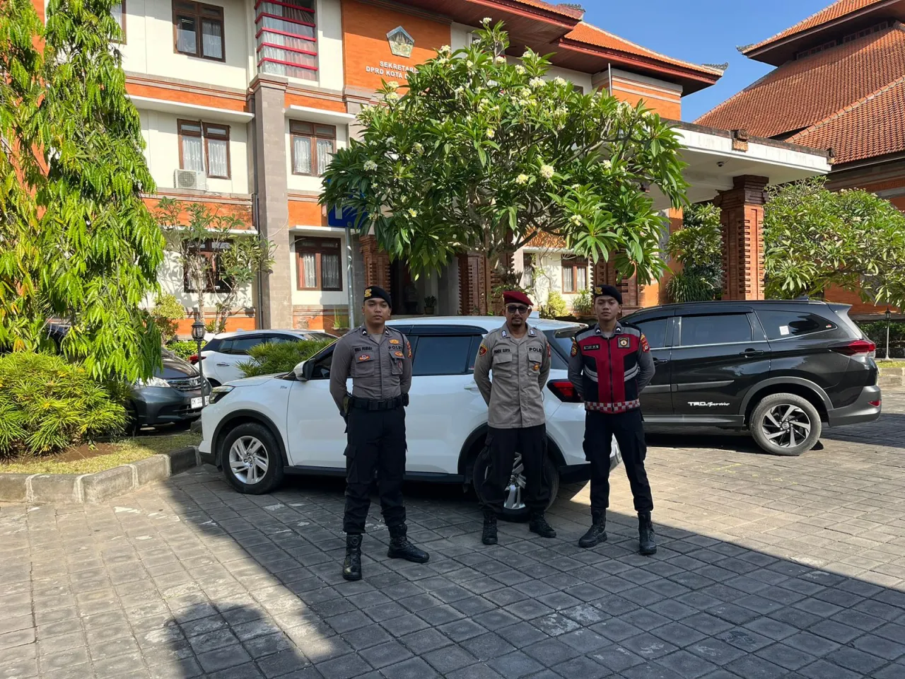 Pengamanan Ketat Gudang Logistik Pemilukada Kota Denpasar