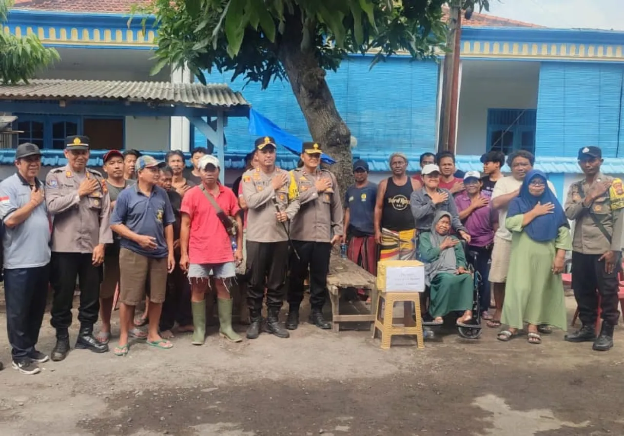 Kapolsek Kawasan Pelabuhan Gilimanuk Dampingi Kapolres Jembrana Gelar Tatap Muka dengan Warga Gilimanuk