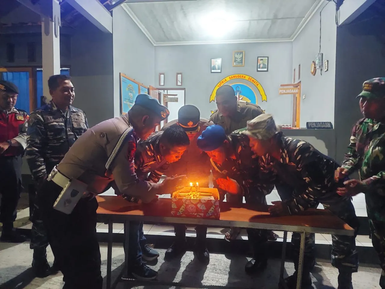 Wujud Jalinan Sinergitas, Kapolsek Kawasan Pelabuhan Gilimanuk Bersama Personil Beri Ucapan Selamat HUT TNI ke-79