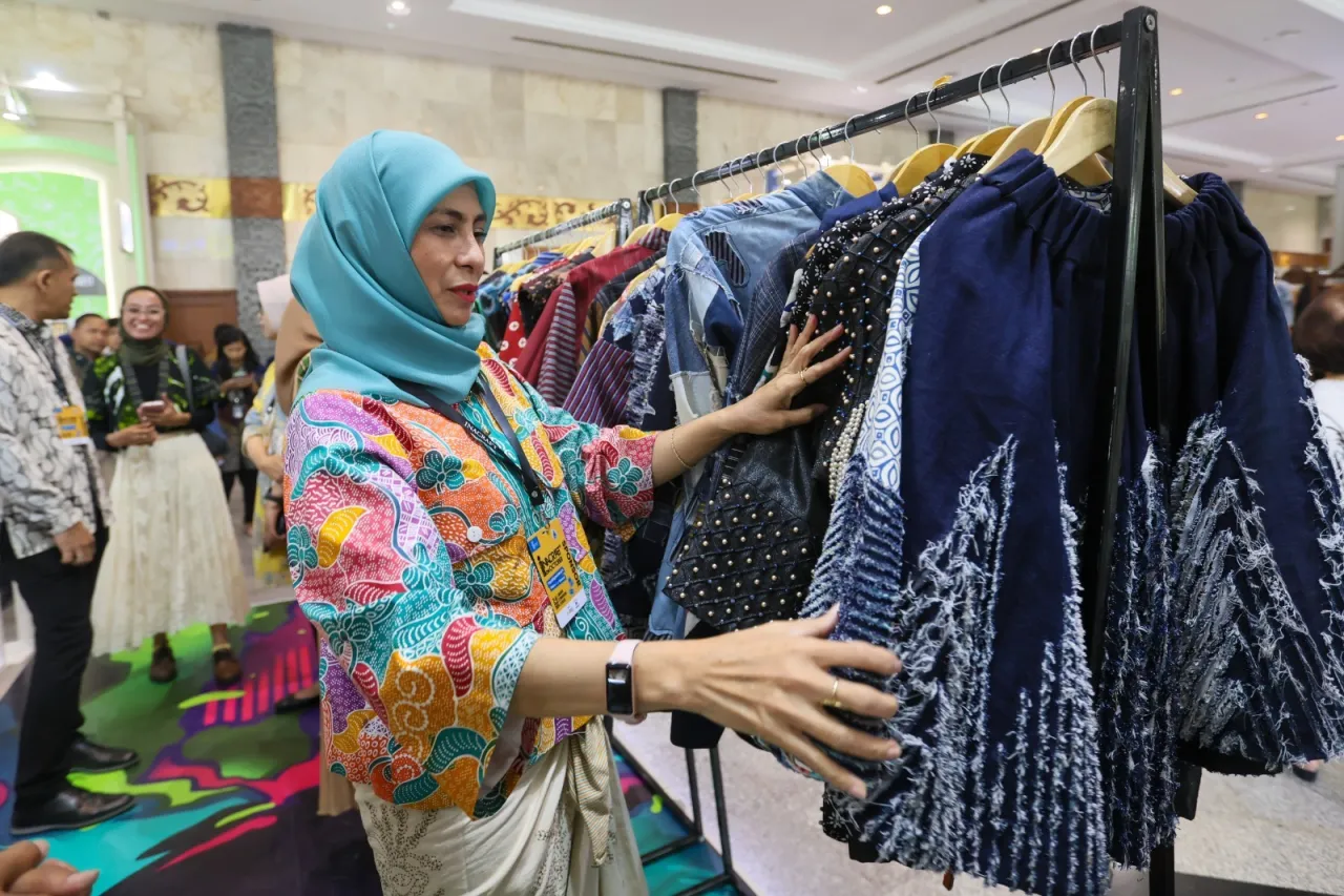 Tampilkan Produk Menarik Booth PLN Jadi Magnet Pengunjung di INACRAFT 2024