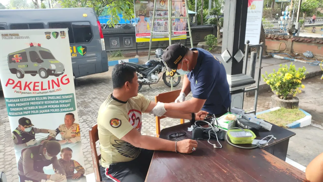 Dokes Polres Jembrana Gelar Pemeriksaan Kesehatan Rutin untuk Personil Polsek Kawasan Pelabuhan Gilimanuk