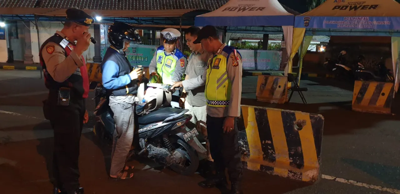 Polsek Kawasan Pelabuhan Gilimanuk Gelar Pemeriksaan Rutin di Pos 2 Pintu Masuk Bali