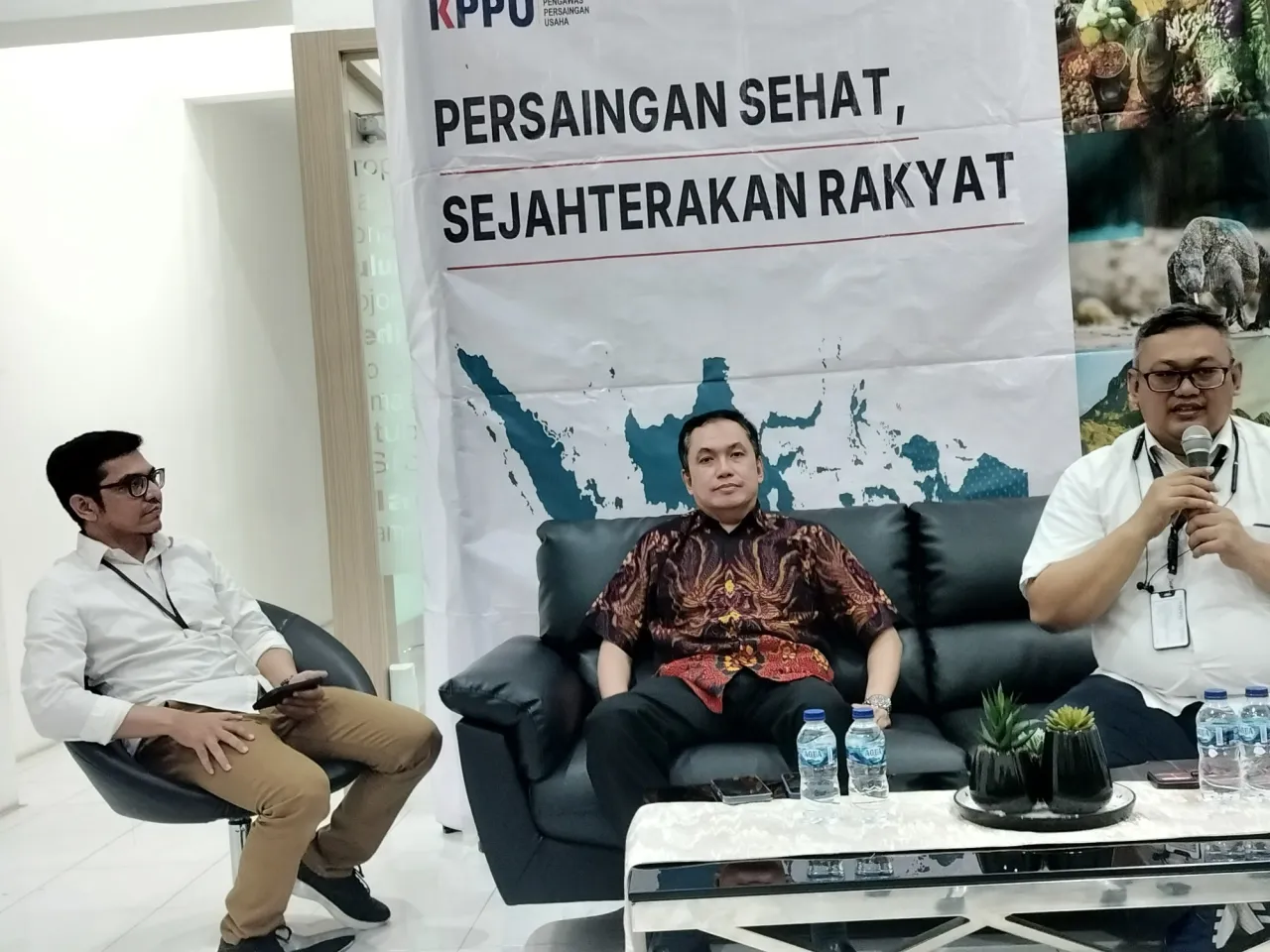 KPPU DENDA PT MORULA INDONESIA RP 10 MILIAR KARENA TERLAMBAT NOTIFIKASI AKUISISI PT MEDIKA SEJAHTERA