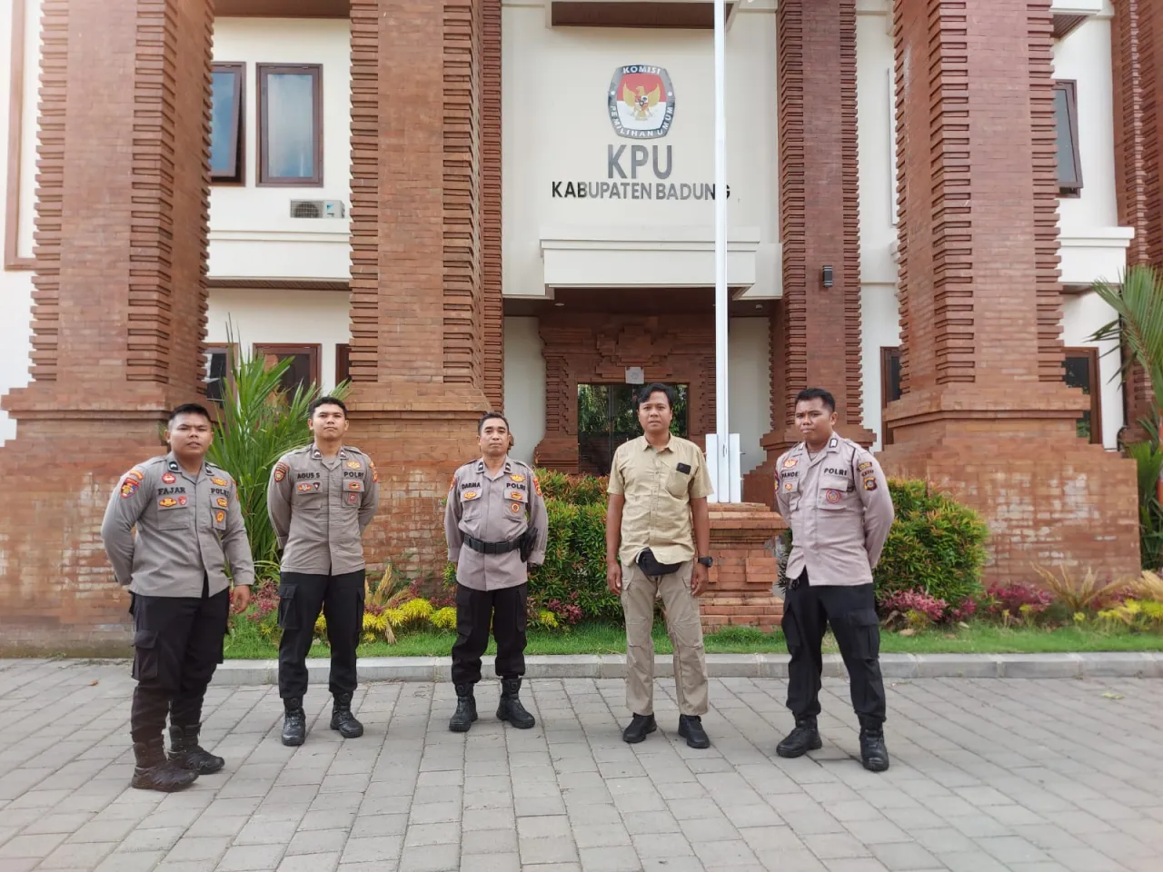 Pengamanan Tahap Kampanye Pilkada 2024 di Kantor KPU dan Bawaslu Badung Berjalan Kondusif