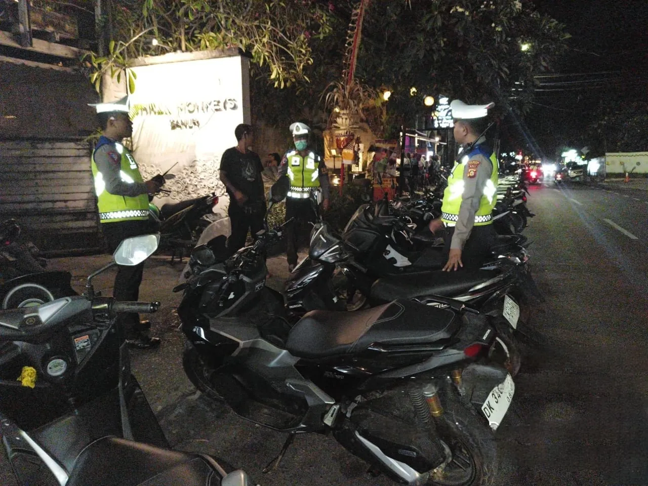 Antisipasi Potensi Gangguan Kamtibmas, Polsek Densel Gencarkan Blue Light Patrol