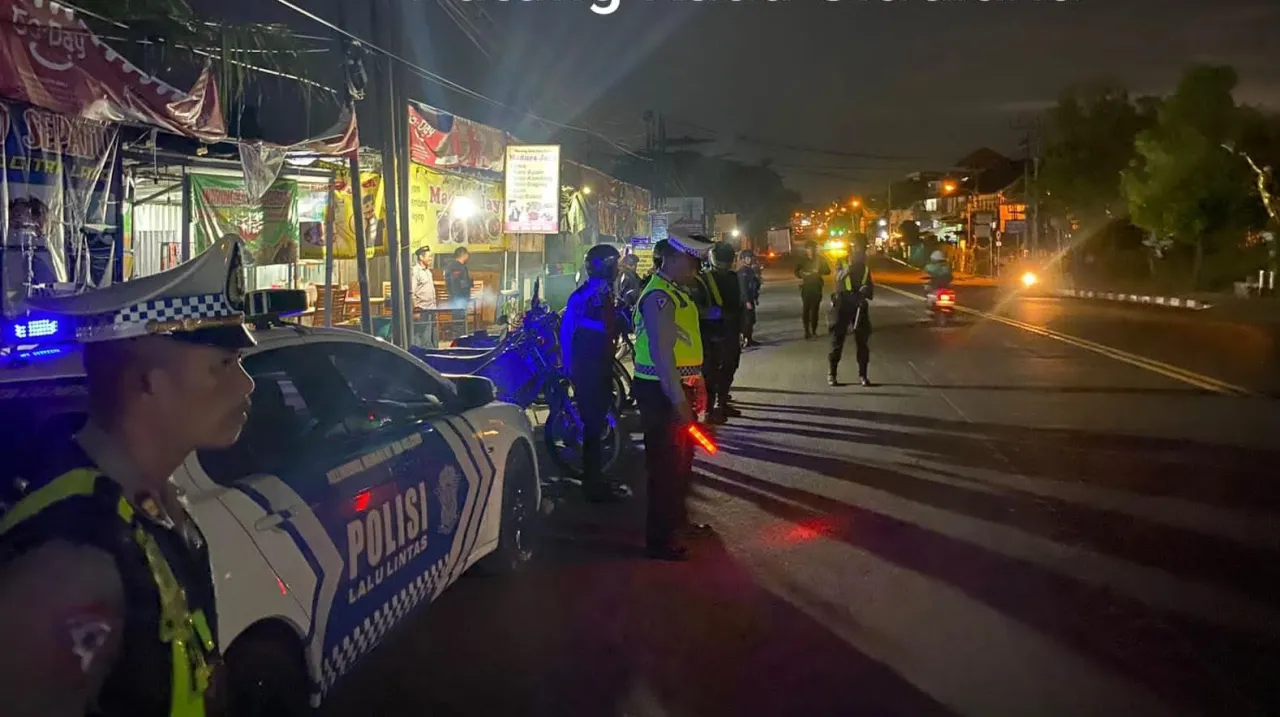 Patroli Blue Light Berskala Besar Pastikan Situasi Kondusif di Wilayah Hukum Polresta Denpasar