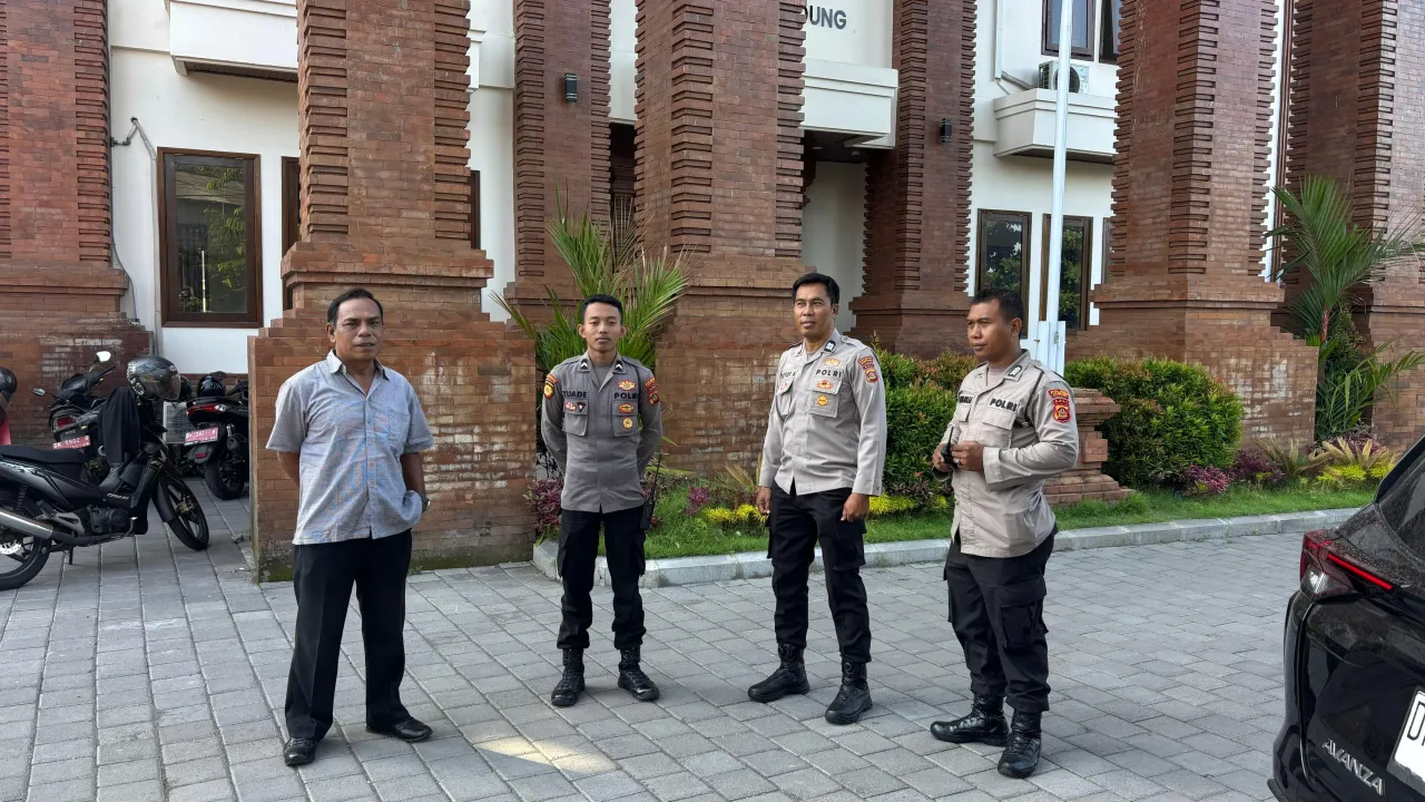 Pengamanan Kantor KPU dan Bawaslu Badung dalam Tahap Kampanye Pilkada 2024 oleh Polresta Denpasar