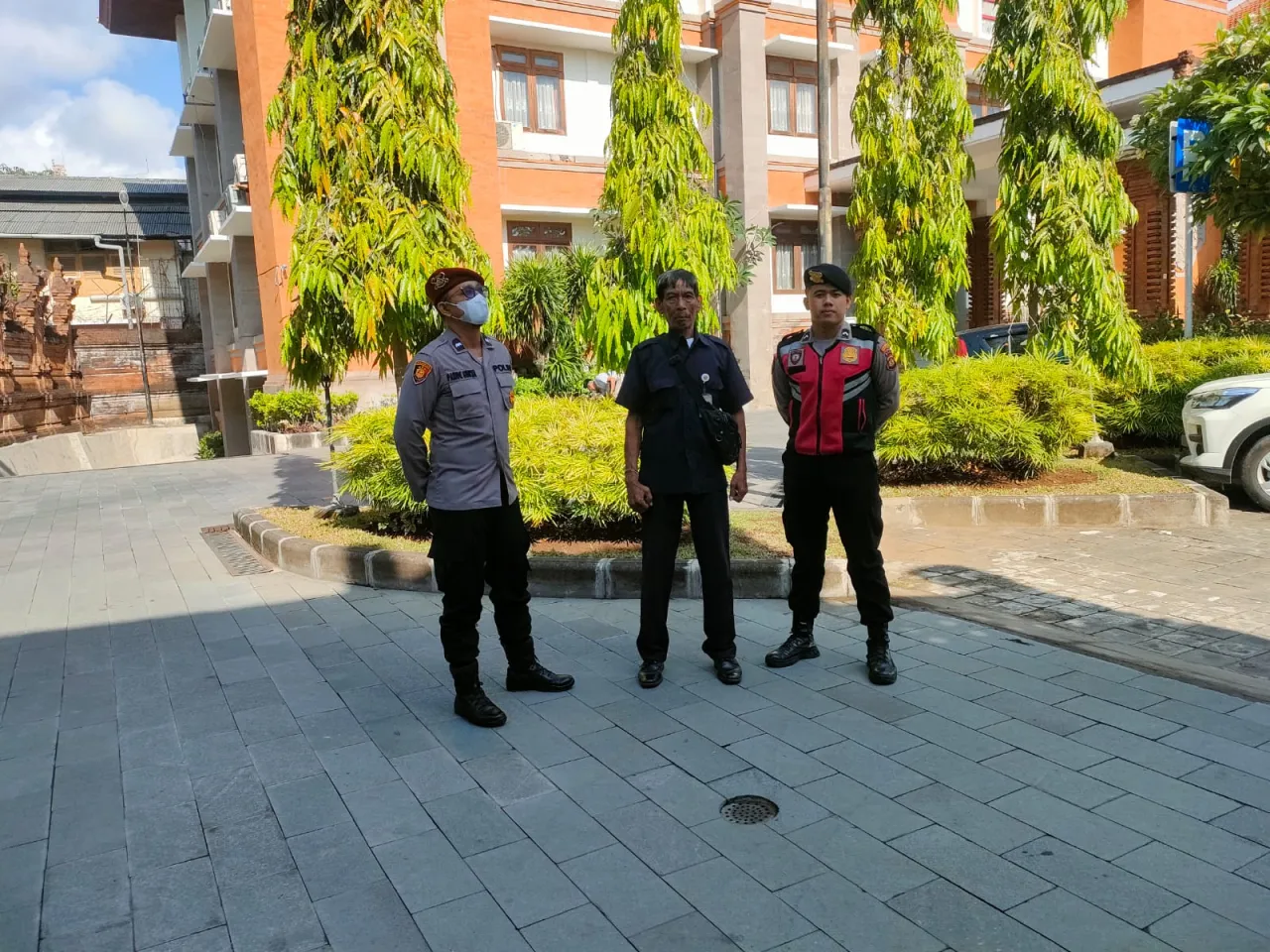 Pengamanan Obyek Penting Pada Pilkada 2024: Polresta Denpasar Gelar Patroli dan Pengawasan di Kantor