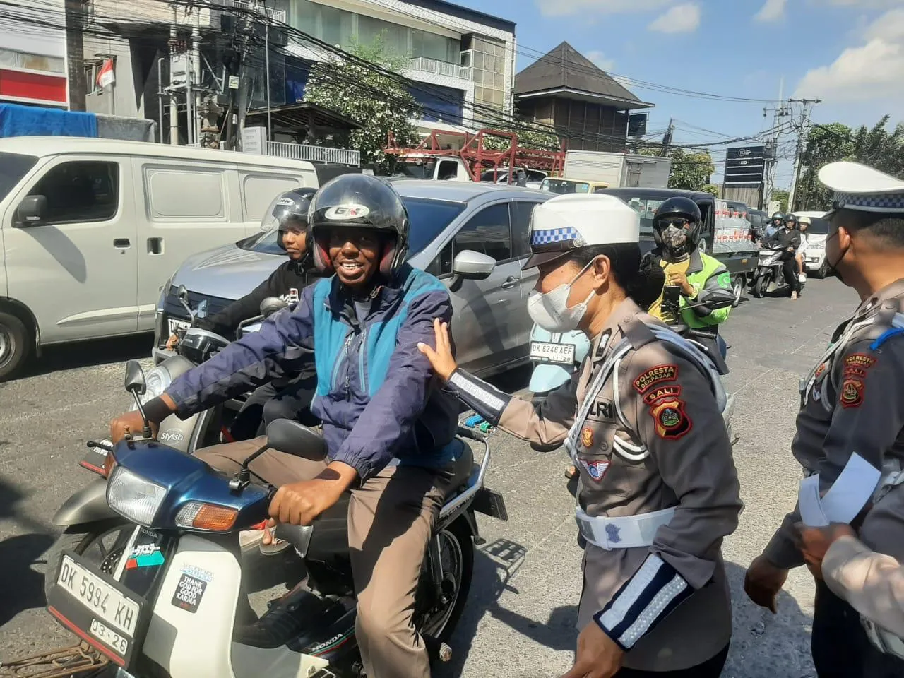 Ops Zebra Agung 2024: Sosialisasi dan Penindakan di Simpang Mahendradata