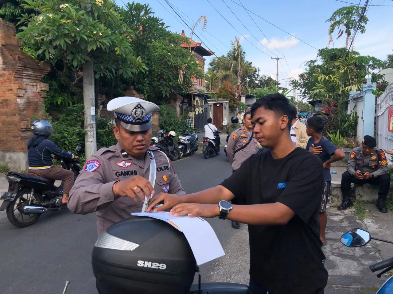 Operasi Zebra Agung 2024: Satgas Gakkum Subsatgas Dakgar Polresta Denpasar Tindak Pelanggaran Lalu L