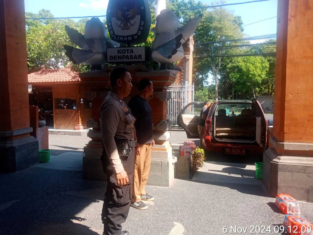 Polresta Denpasar Amankan Kantor KPU Kota Denpasar Jelang Debat Terbuka Pilkada 2024