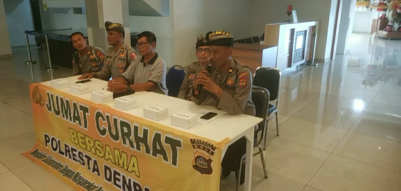 "Jumat Curhat" di Wilayah Hukum Polsek Benoa, Dengarkan Curhat Pekerja Pelabuhan