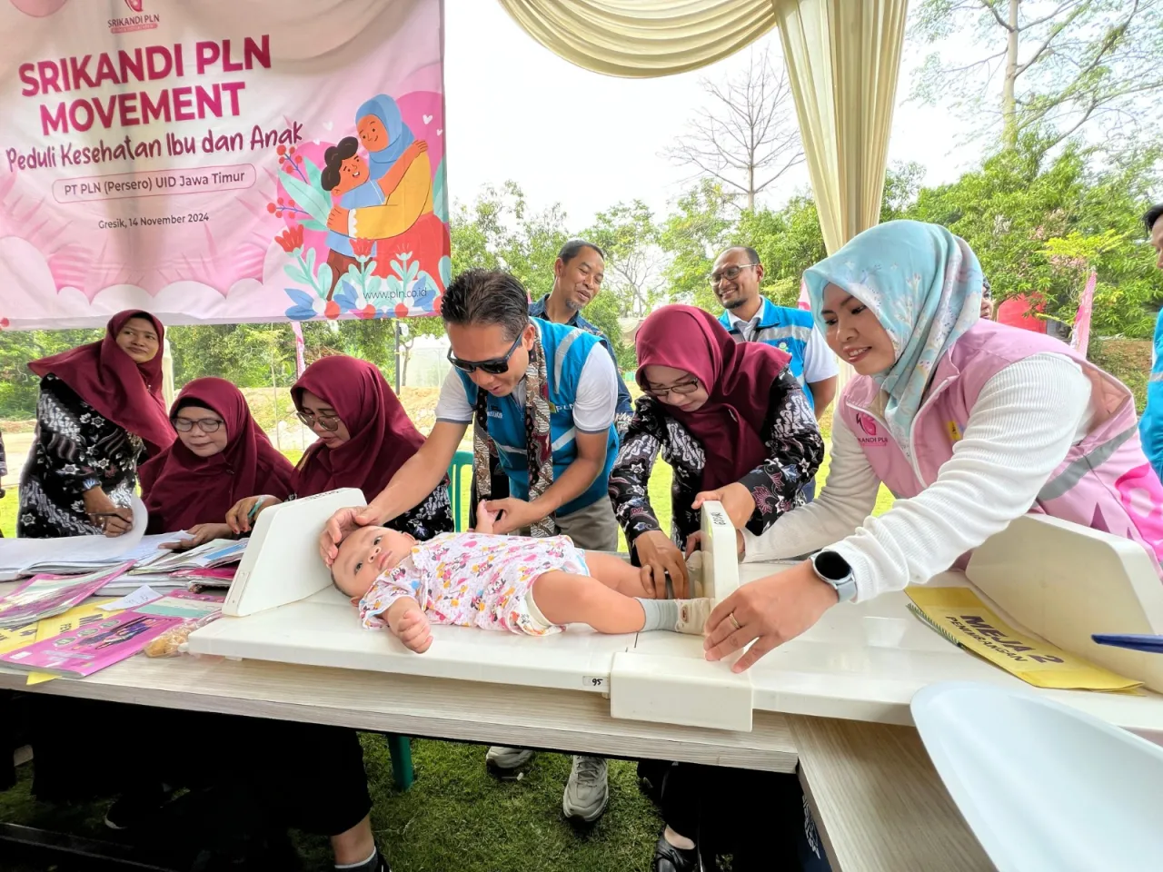 Inisiasi Pengentasan Stunting pada Anak, Srikandi PLN Berikan Bantuan Kebun Gizi di Gresik