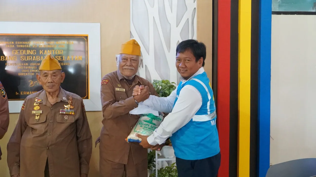 PLN Berikan Bantuan dan Pemerikasaan Kesehatan Gratis kepada Veteran