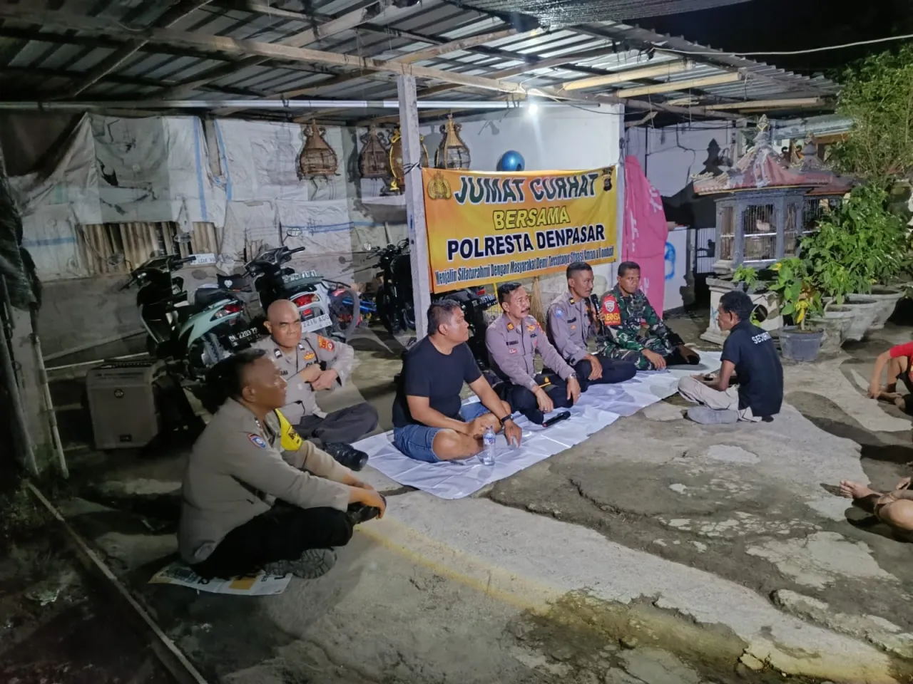 Kegiatan Jumat Curhat Polresta Denpasar: Dengarkan Aspirasi Warga NTT di Sanur Selatan