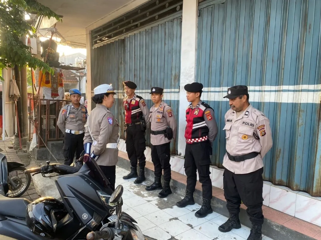 Polresta Denpasar Amankan Kegiatan Blusukan Paslon 2 di Pasar Taman Giri, Kutsel Badung