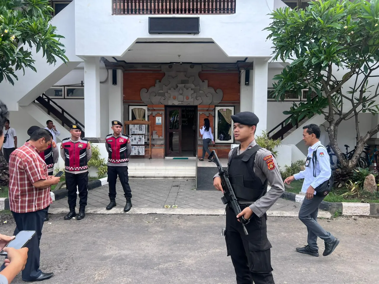 Pemungutan Suara Ulang, Polda Bali Kawal 460 Lembar Surat Suara ke KPU Kabupaten Gianyar*