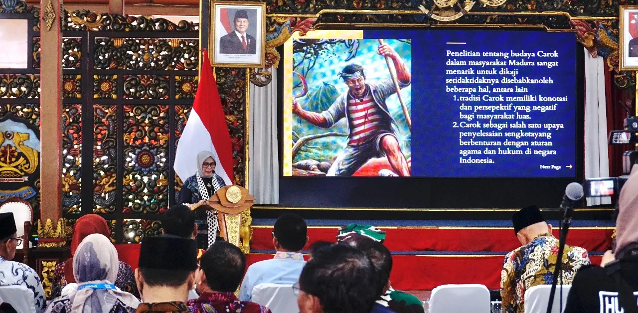 "Seminar Nasional FH Unitomo: Upaya Kolektif Ciptakan Budaya Damai dan Hapus Tradisi Carok di Madura"
