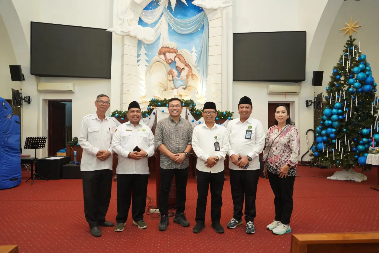 Kakanwil Kemenag Jatim Tinjau Kesiapan Gereja
