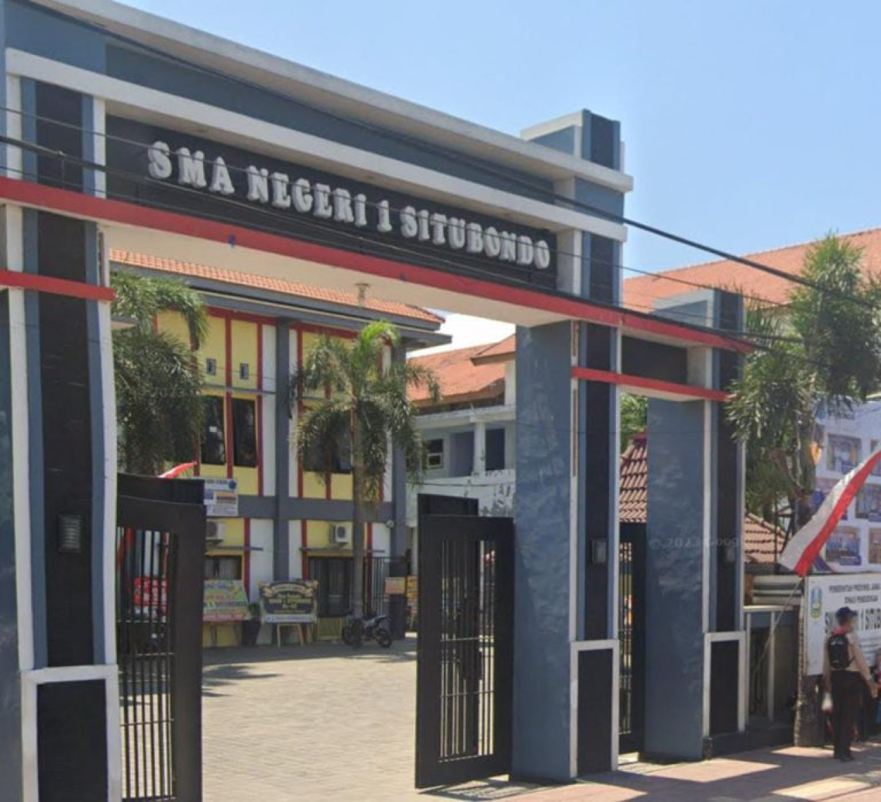AKSI PROTES PARA SIWA SISWI SMA1 SITUBONDO VIRAL MENDESAK KEPALA SEKOLAH DIGANTI