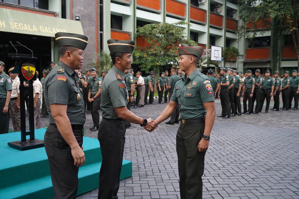 Kodam Udayana Gelar Apel Pengecekan Personel Kembali Cuti dan Halal Bihalal Hari Raya Idul Fitri