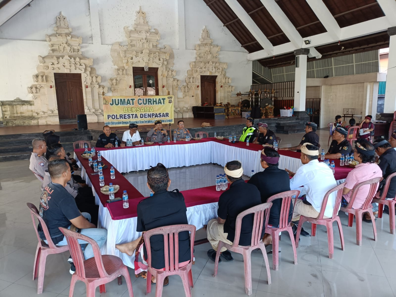 Giat Jumat Curhat Polresta Denpasar Polsek Kuta Dengan Pengamanan Swakarsa / Pecalang Desa Adat Kedo