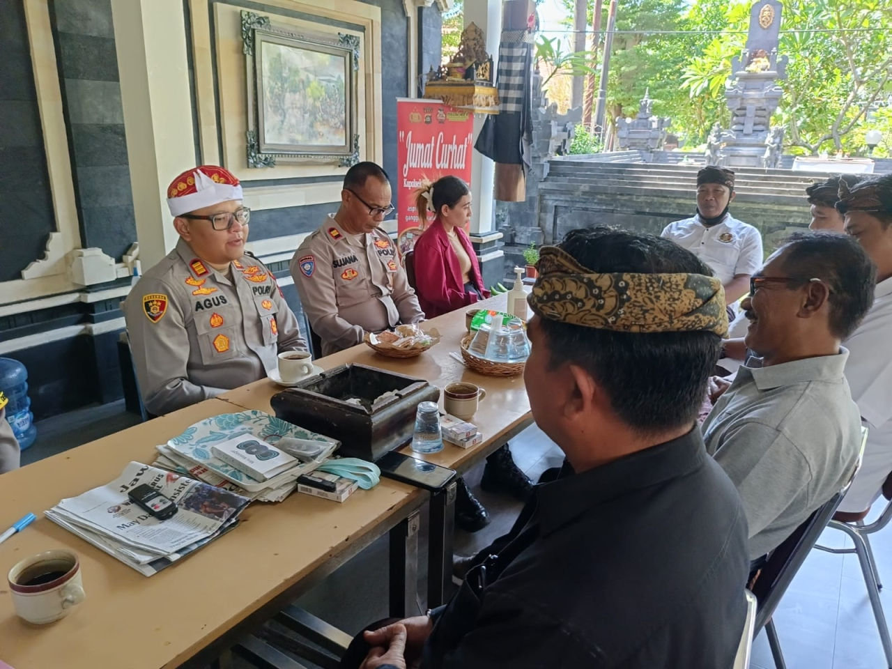 Dirangkaikan Dengan Jumat Curhat: Selaku Pejabat Baru, Kapolsek Dentim Gelar Silaturahmi Di Desa Sum