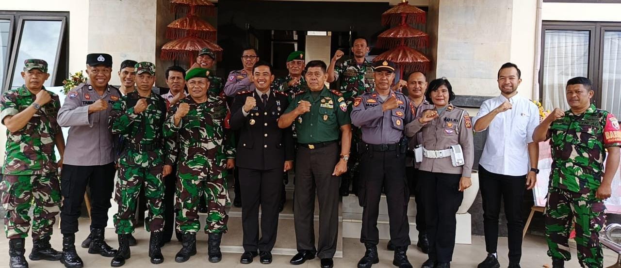 Sambut HUT Bhayangkara ke 78, Danramil 1611-07 Denpasar Barat Kunjungi Polsek Denbar