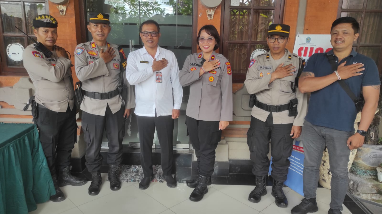 Jalin Silaturahmi dan Perkenalkan Diri, Kapolsek Denbar Kunjungi Lurah Padangsambian