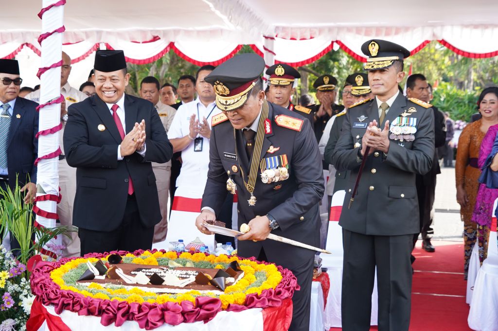 Pangdam IX/Udayana Hadiri Peringatan Hari Bhayangkara Ke 78